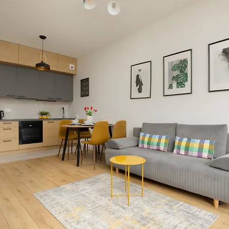With Parking And Balcony In Mokotow By Renters وارسو